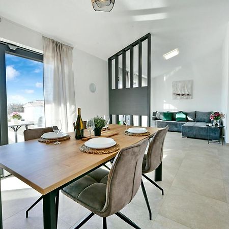 R2 Apartment By Residence Rudan Vizinada Ngoại thất bức ảnh